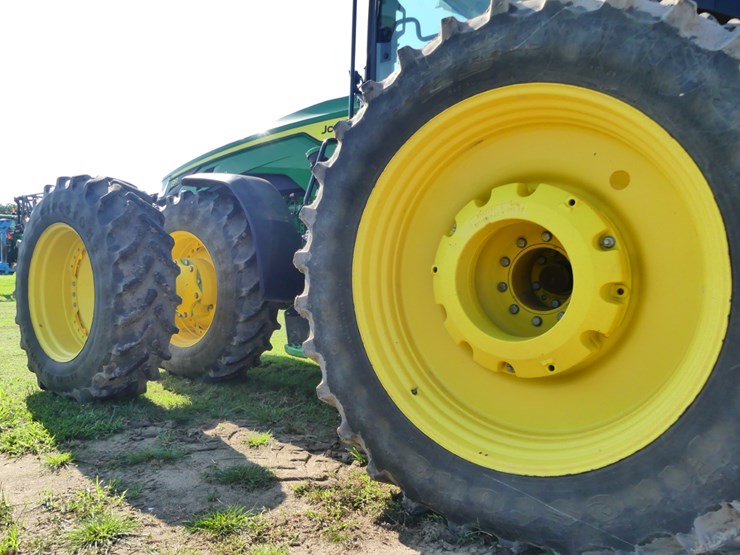 2021-john-deere-8r-310-image-11