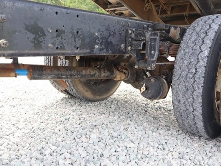 2005-hino-268-image-13