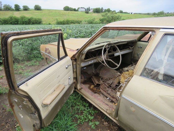 1966-chevrolet-impala-4dr-sedan-image-9