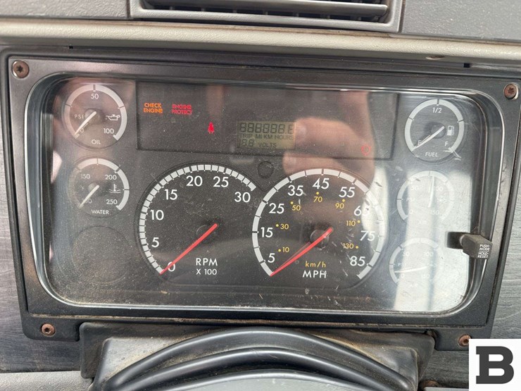 2005-freightliner-columbia-120-image-68