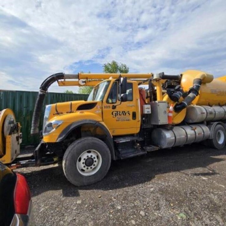 2011 VACTOR 2100