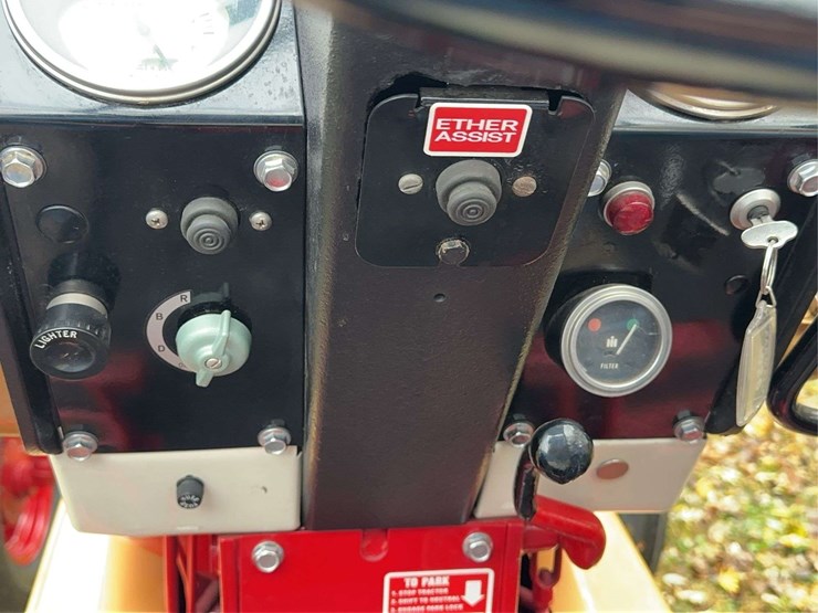 1970-1026-farmall-hydro-row-crop-golden-demonstrator-image-97