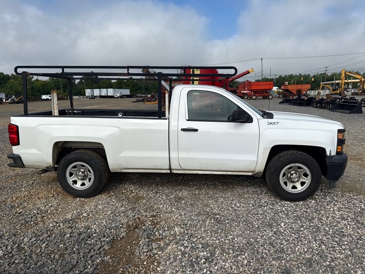 #1002-•-2015-chevrolet-silverado-pickup-truck-image-4