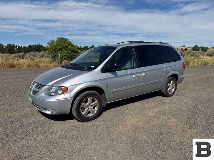 2005-dodge-grand-caravan-image-2