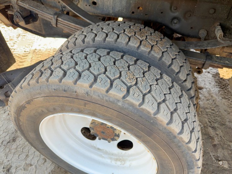 2012-ford-f550-xl-image-13