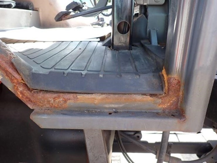 2009-kubota-m135x-image-51