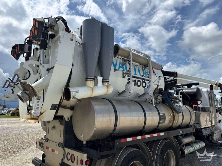 2020-peterbilt-567-image-13