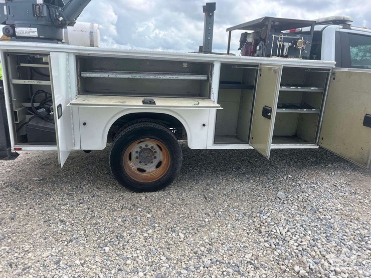 2017-ford-f550-image-21