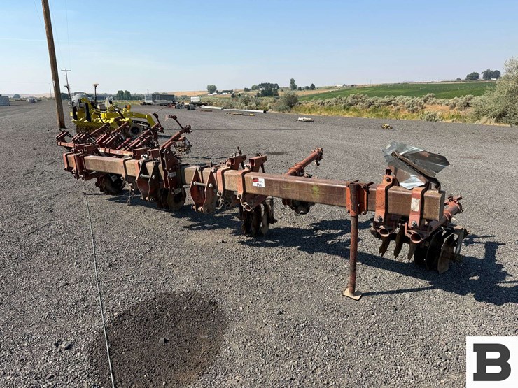 16'-lilliston-rolling-cultivator-toolbar-image-1