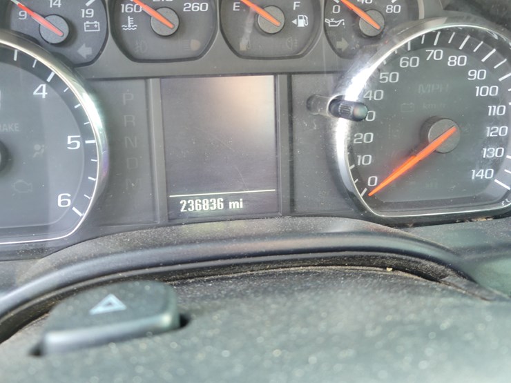 2015-chevrolet-2500hd-image-14