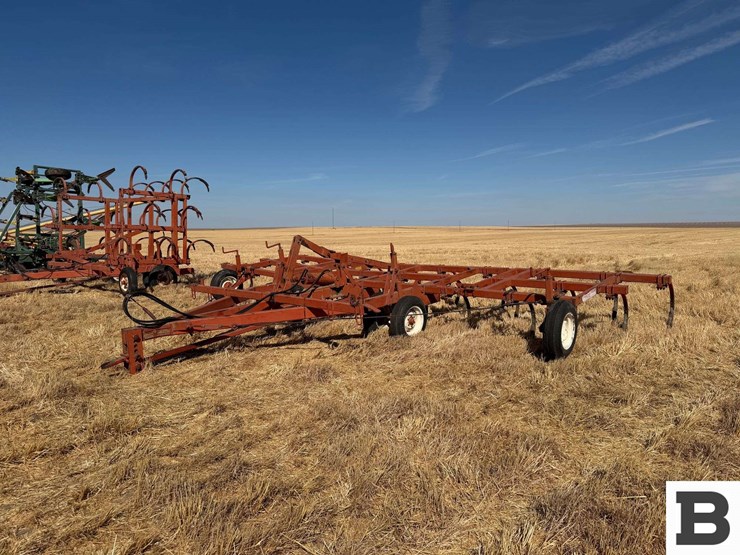 allis-chalmer-800-chisel-plow-image-1