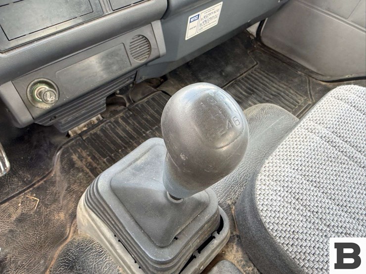 1997-gmc-w5500-image-35