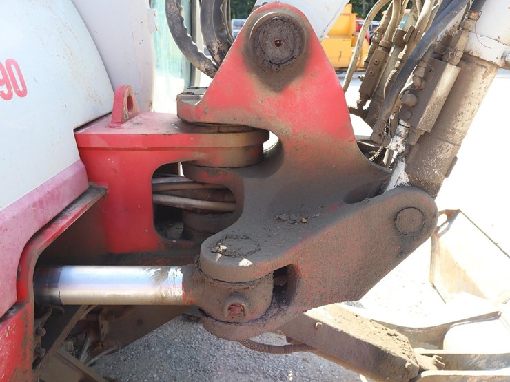 2014-takeuchi-tb290-image-32