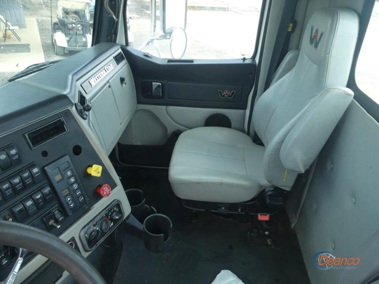 2017-western-star-4700sf-image-14