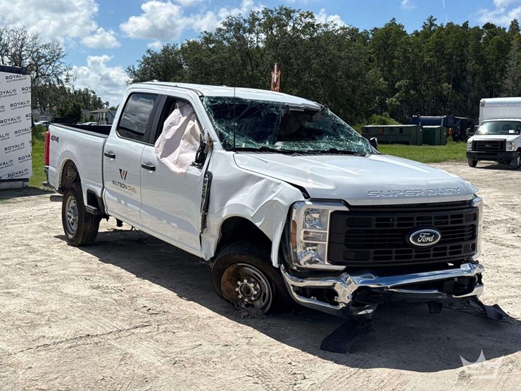 2025-ford-f250-image-2