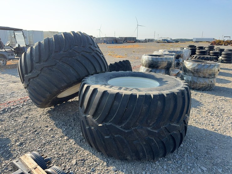 #52578-•-lot-of-(2)-350/50r30.5-tires-inv#52578-image-4