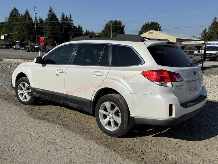 2013-subaru-outback-image-3