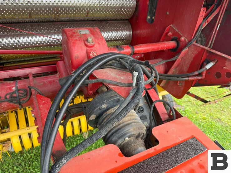 new-holland-br740a-image-25