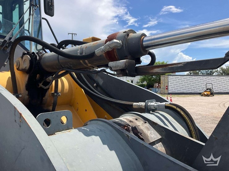 2016-deere-524k-image-23