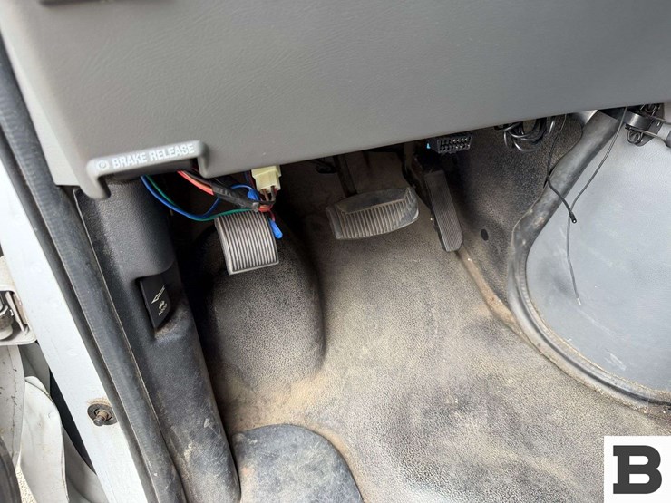2006-ford-cargo-image-28