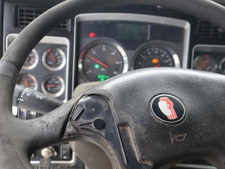 2011-kenworth-t800-image-31