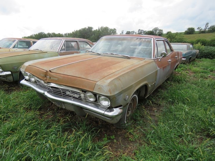 1965-chevrolet-impala-4dr-sedan-image-1