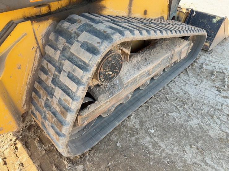 2020-deere-331g-image-14