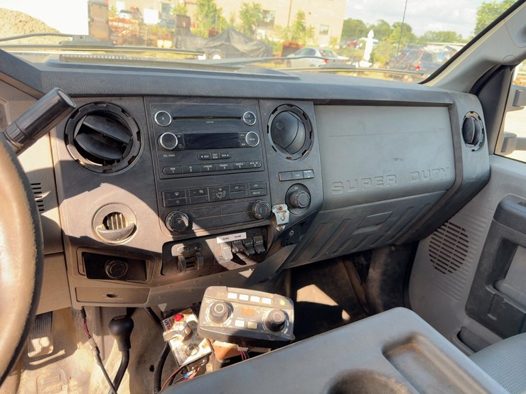 2012-ford-f550-xl-image-28