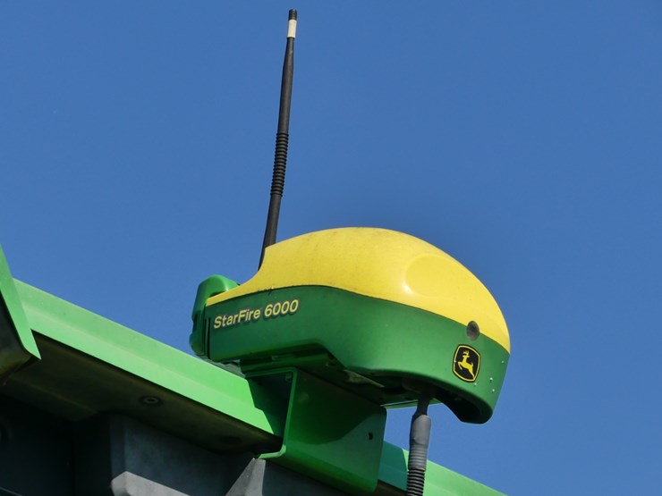 2021-john-deere-8r-310-image-23