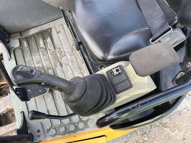 2016-caterpillar-303-image-23