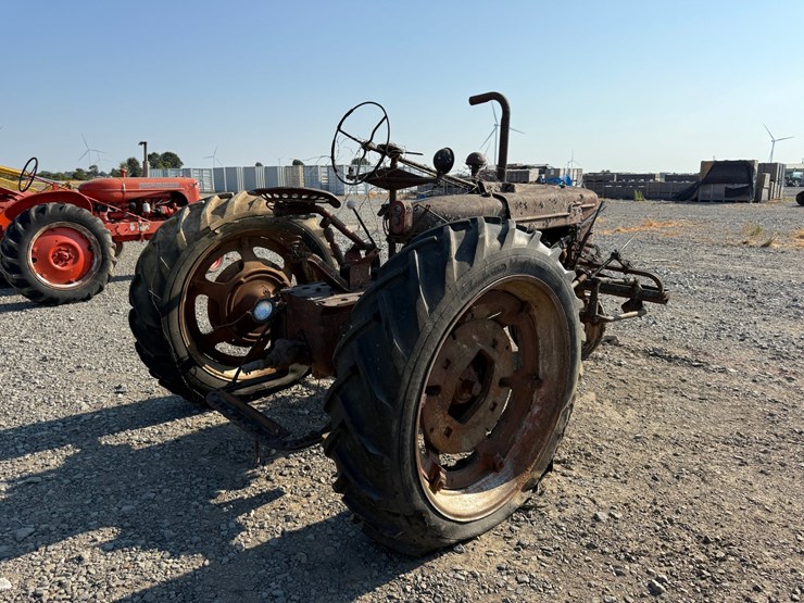 ford-tractor-image-3