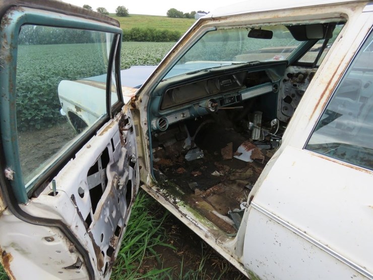 1966-chevrolet-impala-4dr-sedan-image-7