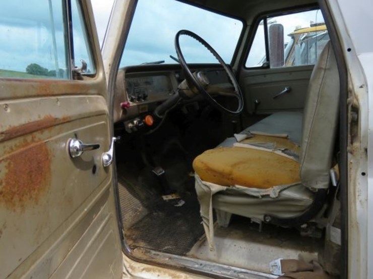 1966-chevrolet-c65-image-3