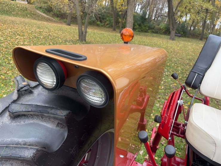 1970-1456-farmall-row-crop-mfwa-golden-demonstrator-image-80