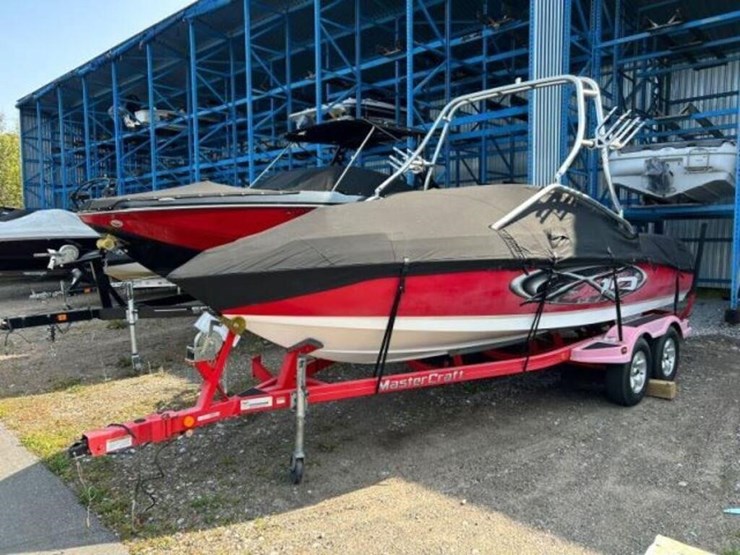 2002-mastercraft-x10-wakeboard-boat-mbcauxc8f102-image-1