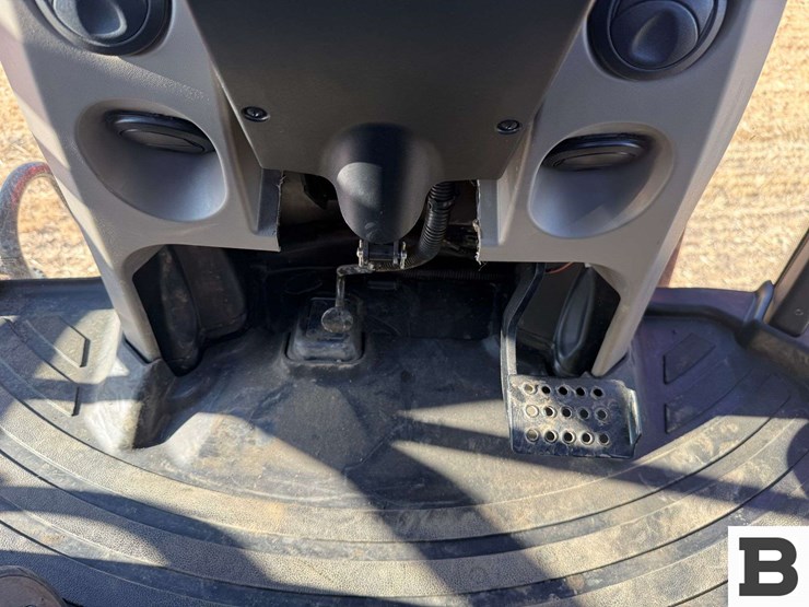 2018-case-ih-patriot-2250-image-54