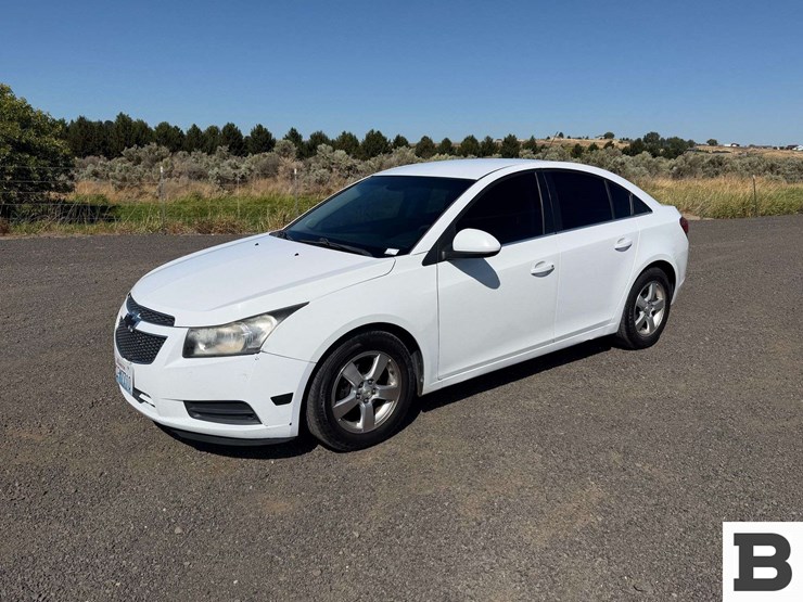 2012-chevrolet-cruze-sedan-image-1