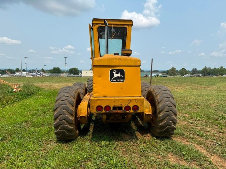 deere-570a-image-4