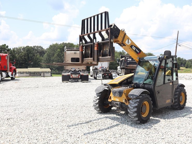 2016-caterpillar-th255c-image-1