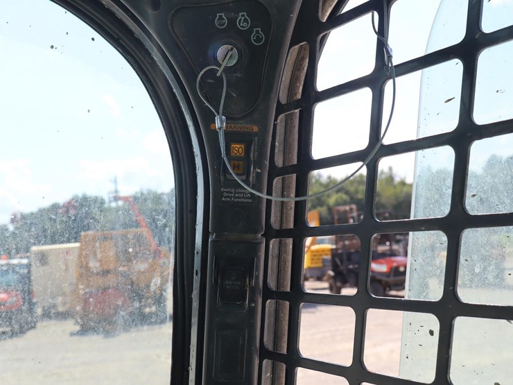 2017-bobcat-t740-image-26