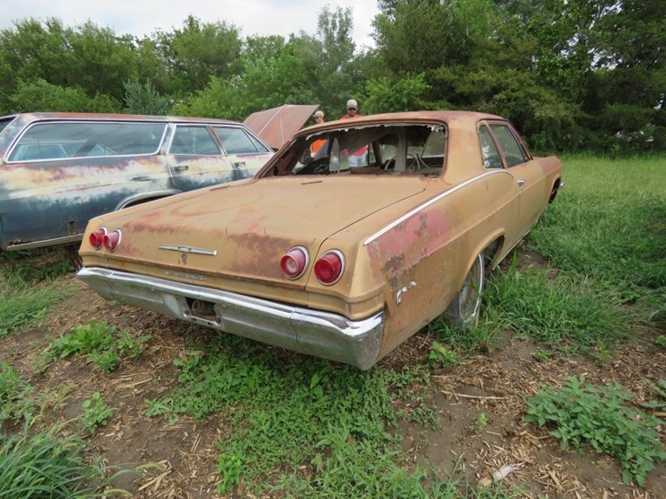 1965-chevrolet-biscayne-2dr-sedan-image-4