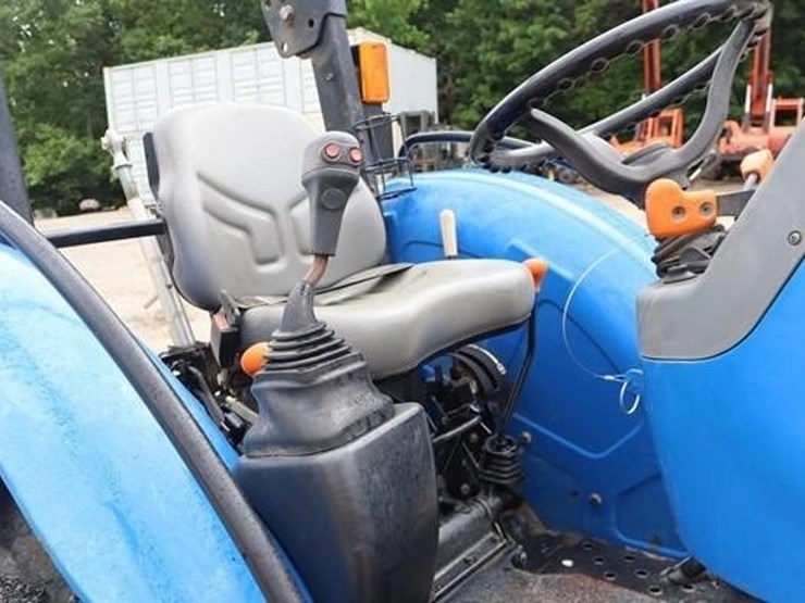 2017-new-holland-workmaster-50-image-23