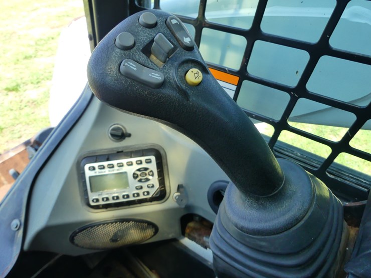 2015-bobcat-t770-image-15