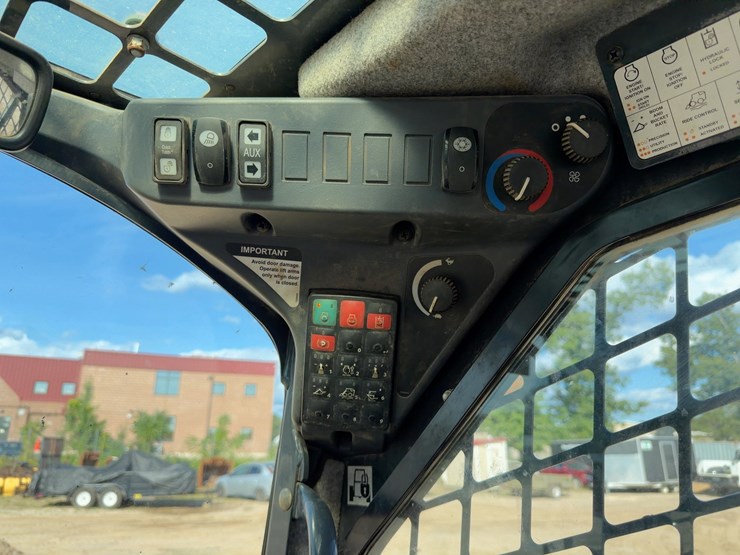2020-deere-331g-image-22