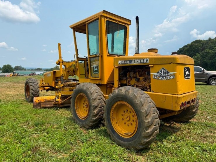deere-570a-image-5