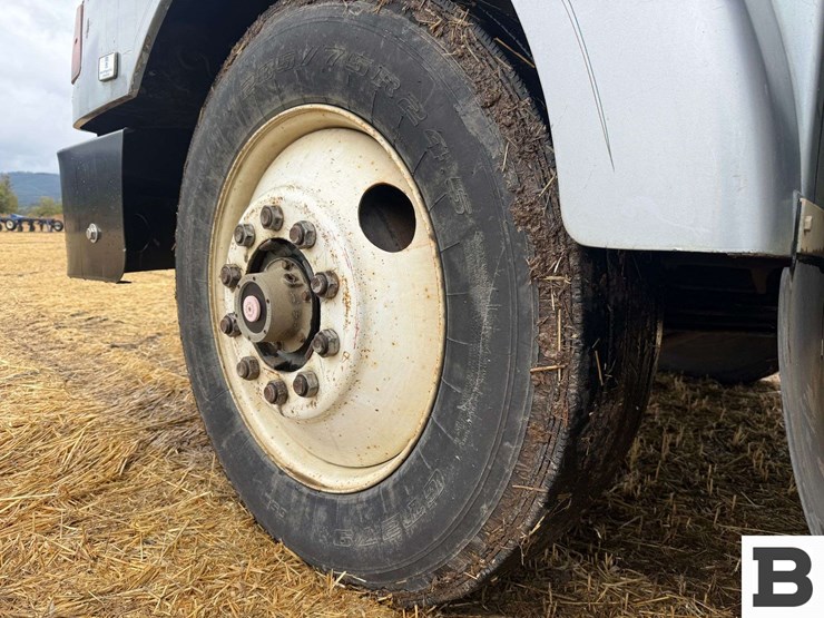 1991-volvo-gm-integral-sleeper-tractor-truck-image-31
