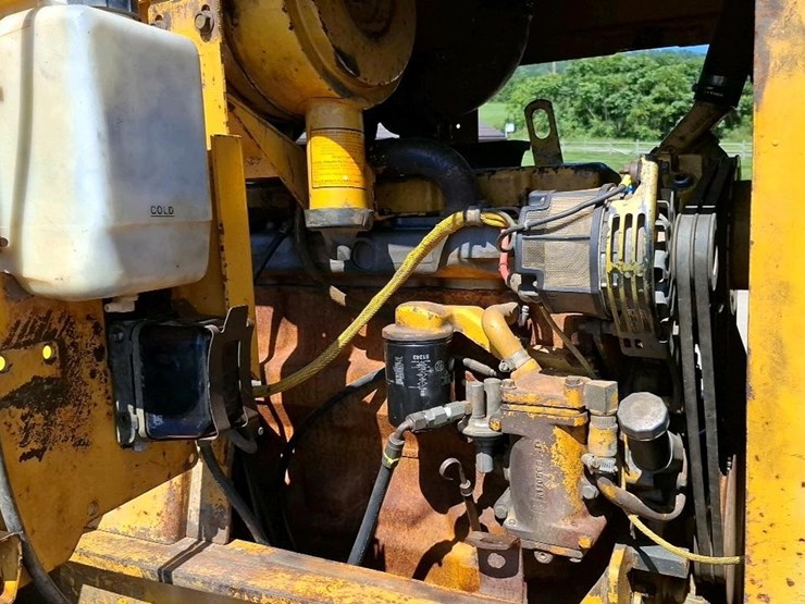 1993-deere-640e-image-11