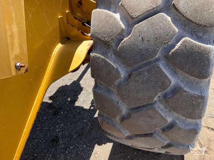 2007-caterpillar-938g-image-24