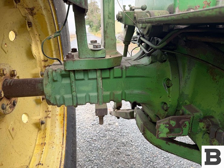 john-deere-3010-image-52