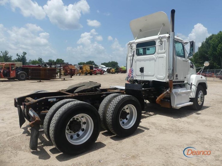 2017-western-star-4700sf-image-2